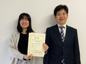 阿部 玲華さんと指導教員の下田教授